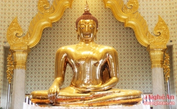 Tượng Phật bằng vàng nguyên khối nặng 5,5 tấn ở Thái Lan